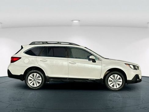 Used 2018 Subaru Outback 2.5i Premium image 7