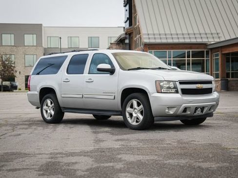 Used 2010 Chevrolet Suburban LT AWD/4WD image 11