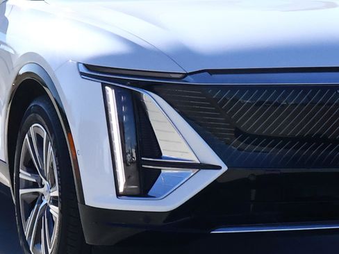 Certified 2024 Cadillac Lyriq Luxury image 9