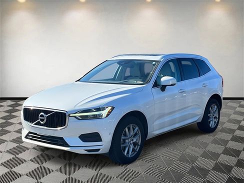 Used 2018 Volvo XC60 T5 Momentum w/ Vision Package image 7