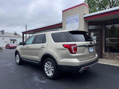 Used 2017 Ford Explorer XLT w/ Equipment Group 201A FWD image 4