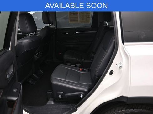 Used 2015 Toyota Highlander Limited w/ Driver Technology Package AWD/4WD image 31