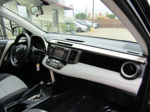 Used 2015 Toyota RAV4 XLE FWD image 11