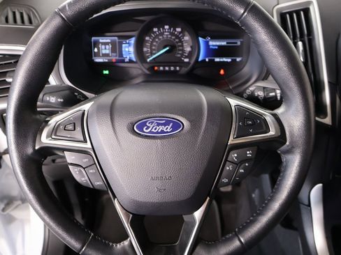 Used 2024 Ford Edge SEL image 3