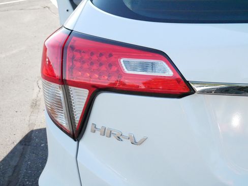 Used 2021 Honda HR-V LX image 17