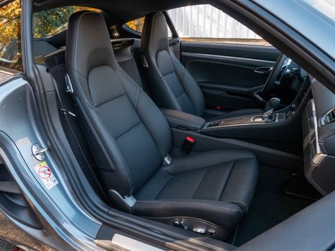 Used 2025 Porsche 718 Cayman image 33