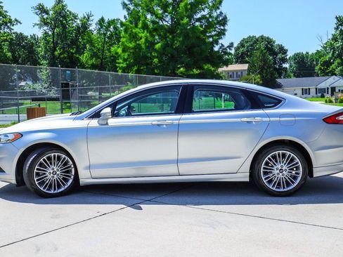 Used 2016 Ford Fusion SE w/ Equipment Group 202A FWD image 4