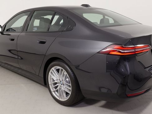 Used 2024 BMW 530i image 15