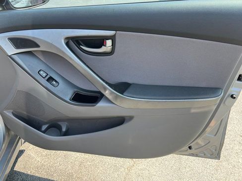 Used 2016 Hyundai Elantra SE w/ Option Group 02 FWD image 9