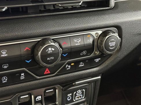 New 2025 Jeep Gladiator Willys image 23