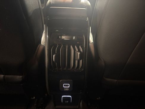 Used 2025 Jeep Compass Limited image 23