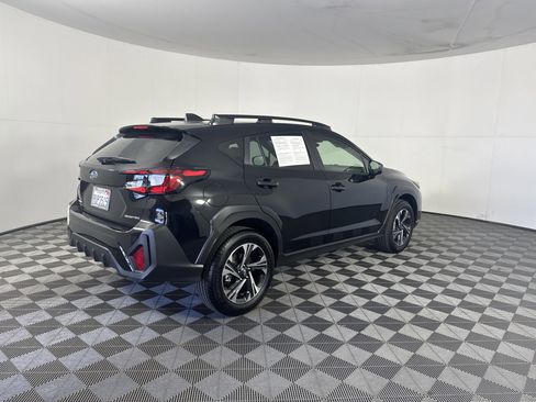 Used 2025 Subaru Crosstrek 2.0i Premium image 3