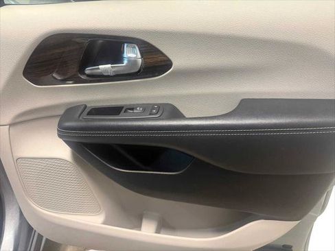 Certified 2021 Chrysler Pacifica Limited AWD/4WD image 26