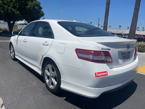 Used 2011 Toyota Camry SE w/ SE Extra-Value Pkg #1 FWD image 6