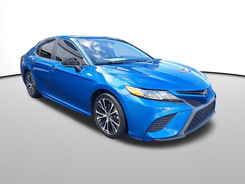 Used 2019 Toyota Camry L image 8