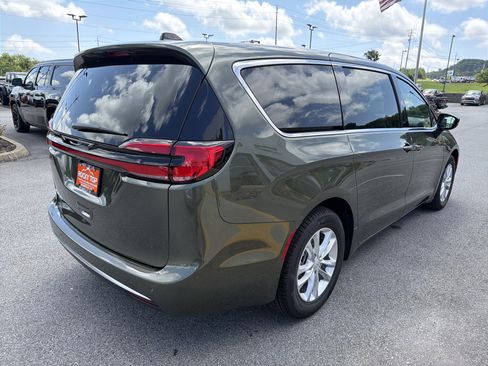 New 2027 Chrysler Pacifica Select FWD image 8