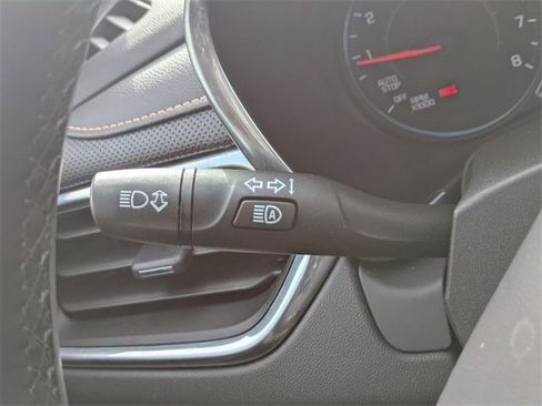 Used 2023 Chevrolet Equinox Premier image 33