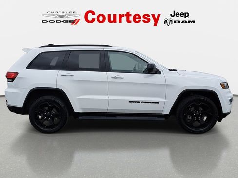 Used 2020 Jeep Grand Cherokee Laredo AWD/4WD image 4