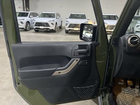 Used 2016 Jeep Wrangler Unlimited Sahara AWD/4WD image 18