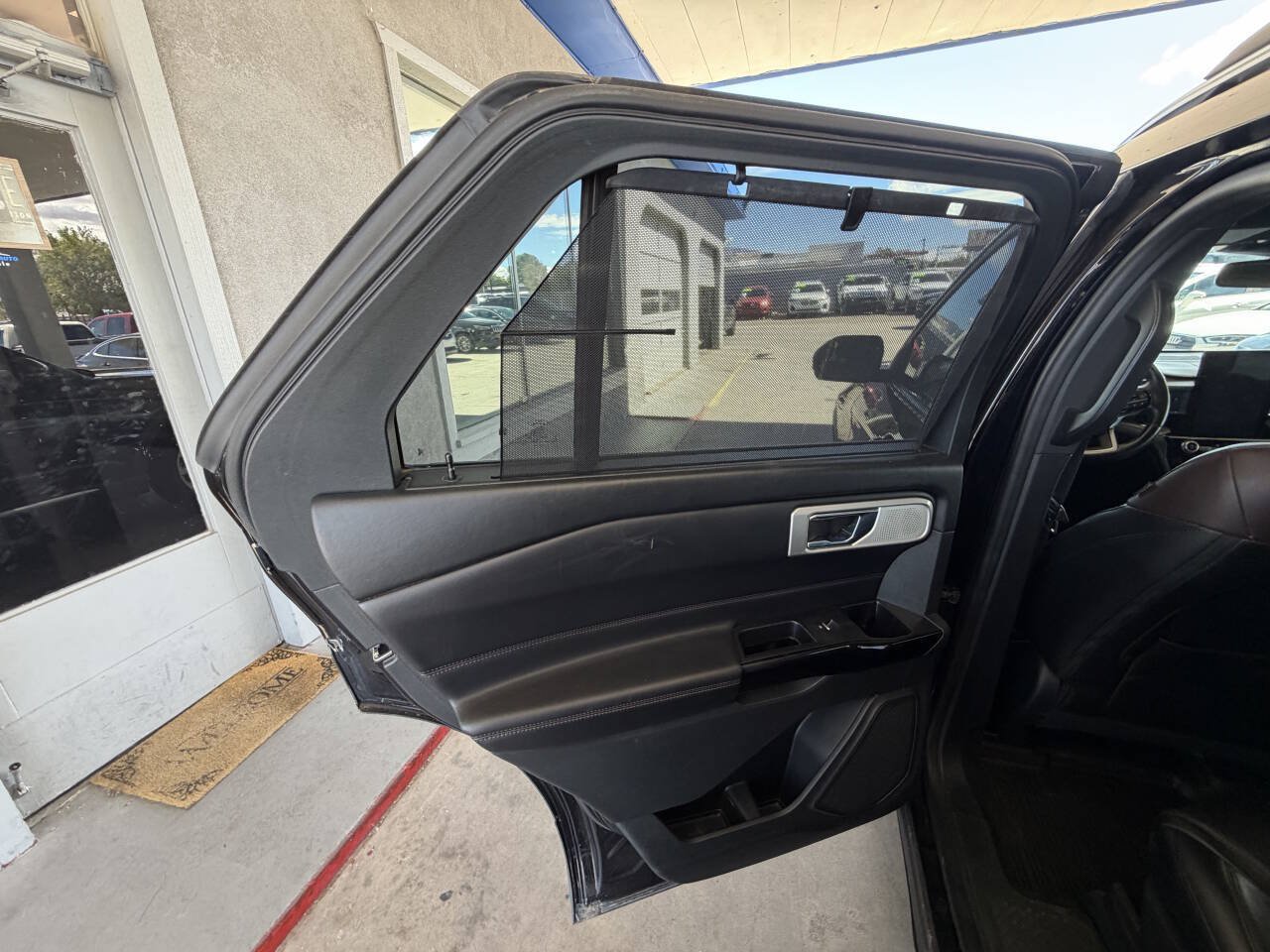 Used 2022 Ford Explorer Platinum w/ Premium Technology Package AWD/4WD image 12