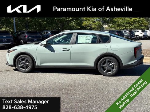 New 2025 Kia K4 LXS image 3