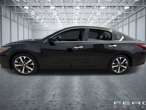 Used 2017 Nissan Altima 3.5 SR FWD image 2