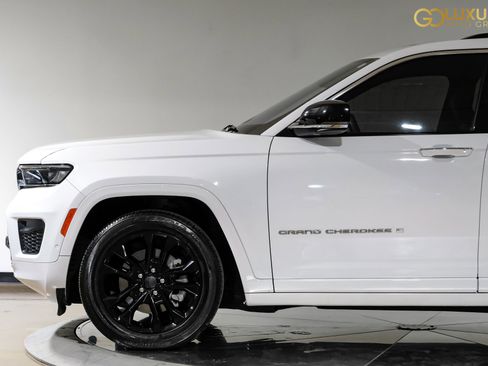 Used 2023 Jeep Grand Cherokee L Overland AWD/4WD image 14