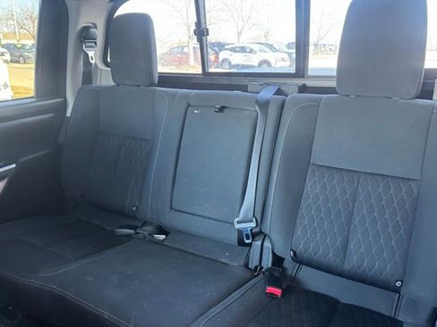 Used 2019 Nissan Titan SV image 7