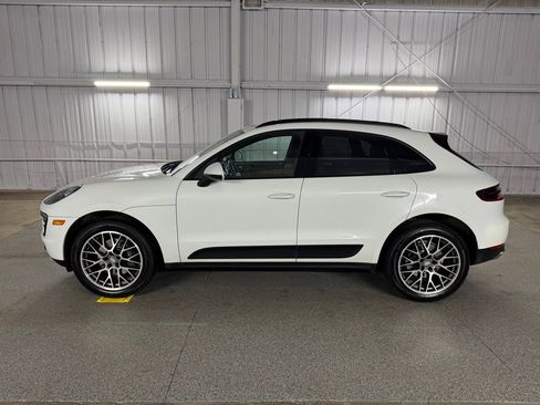 Used 2018 Porsche Macan AWD/4WD image 23