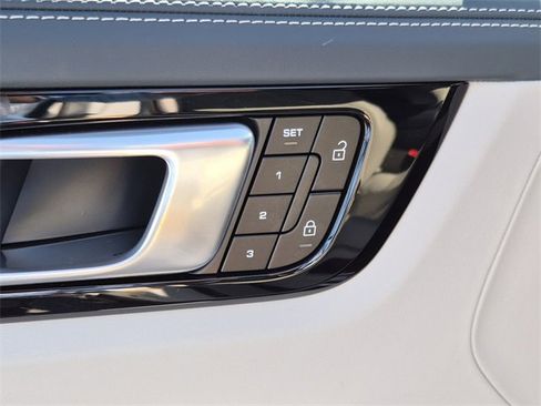 Used 2022 Porsche Cayenne Platinum Edition image 23