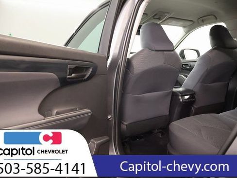 Used 2022 Toyota Highlander LE AWD/4WD image 28