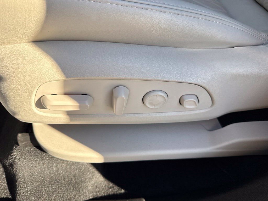 Used 2024 Buick Enclave Avenir w/ Avenir Technology Package AWD/4WD image 26