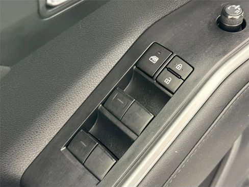 Certified 2023 Toyota Highlander XLE image 31