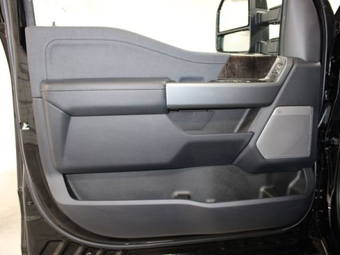 New 2026 Ford F250 Lariat w/ Black Appearance Package image 22