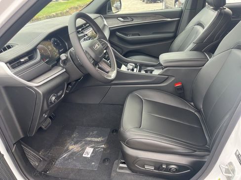 New 2025 Jeep Grand Cherokee Limited image 19