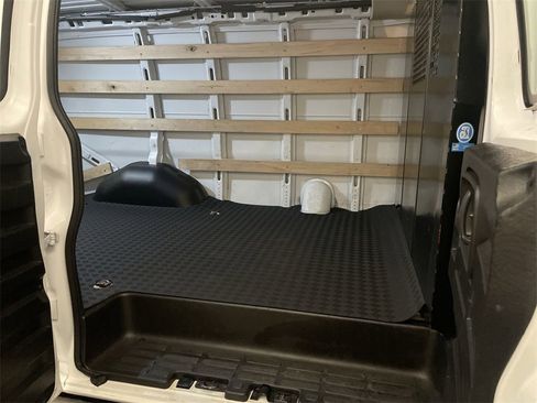 Used 2024 GMC Savana 2500 w/ Driver Convenience Package image 17