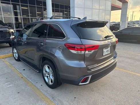 Used 2018 Toyota Highlander Limited FWD image 6