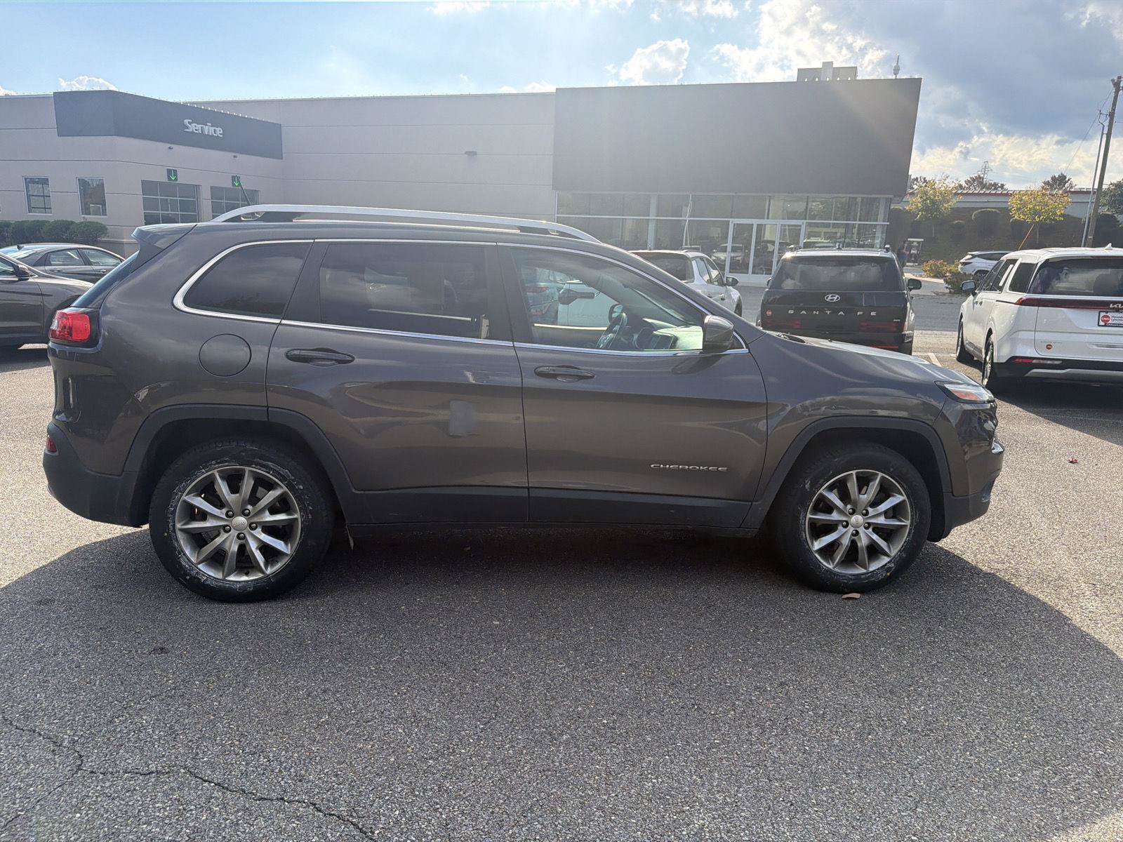 Used 2018 Jeep Cherokee Limited AWD/4WD image 18