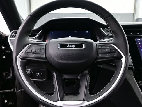 Used 2024 Jeep Grand Cherokee Altitude image 23