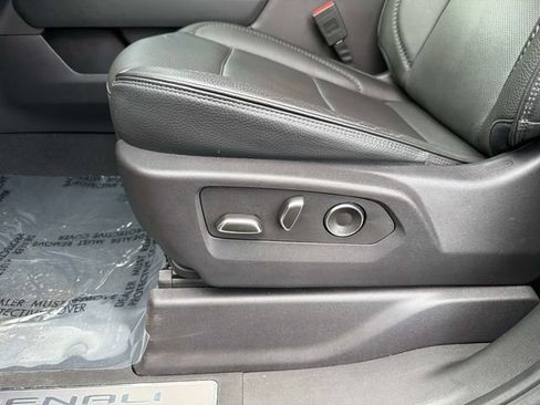 Used 2024 GMC Sierra 1500 Denali w/ Technology Package AWD/4WD image 19