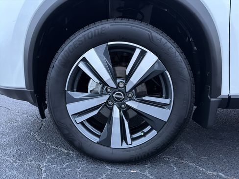 Used 2025 Nissan Rogue SL image 11