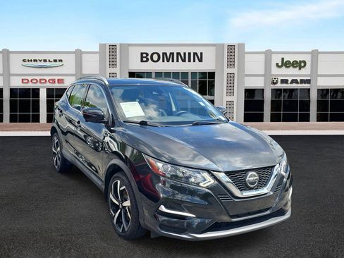 Used 2020 Nissan Rogue Sport SL image 2