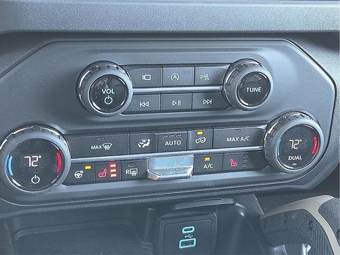 New 2025 Ford Bronco Badlands image 15