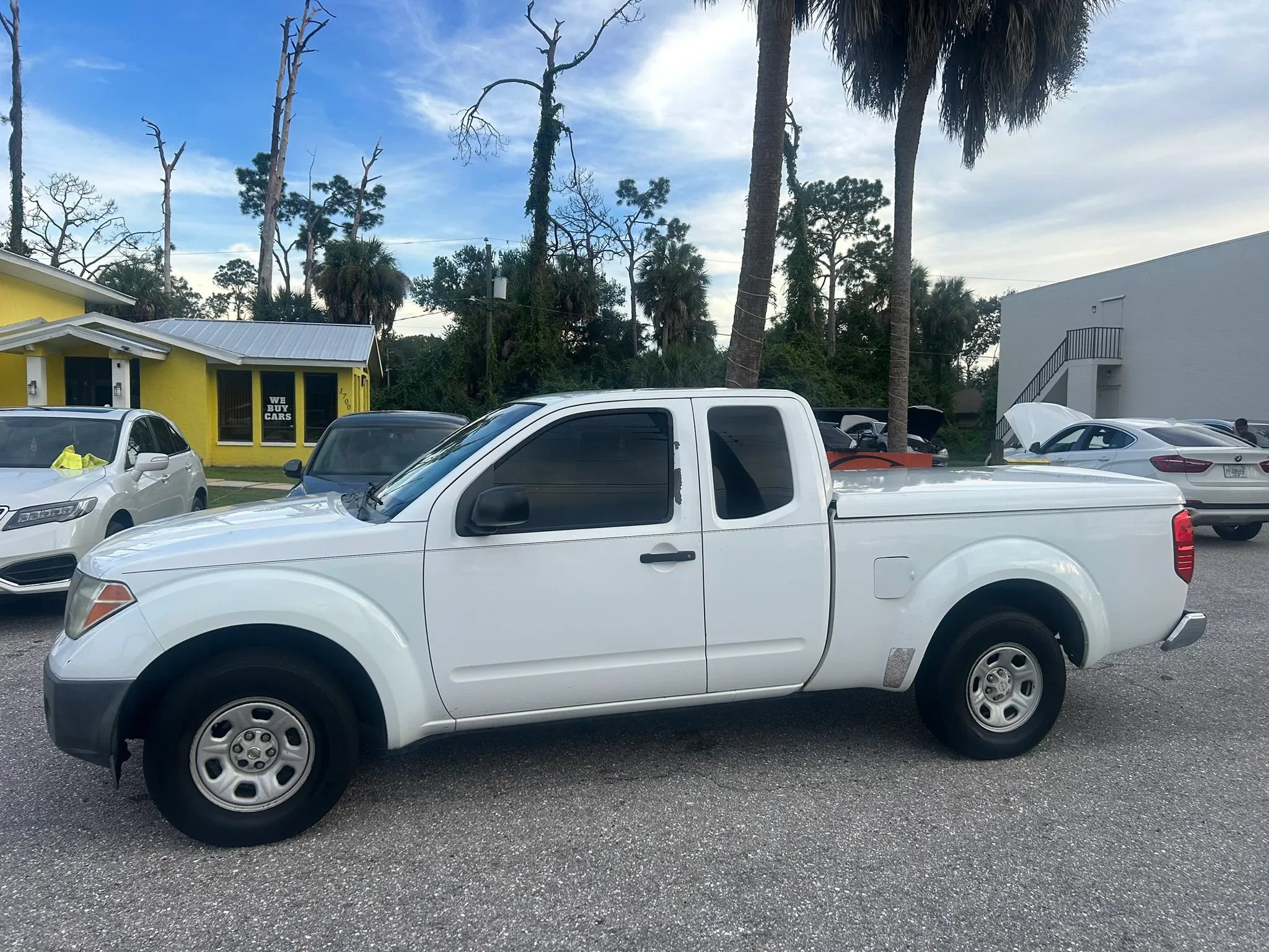 Used 2007 Nissan Frontier XE w/ Preferred Pkg RWD image 2