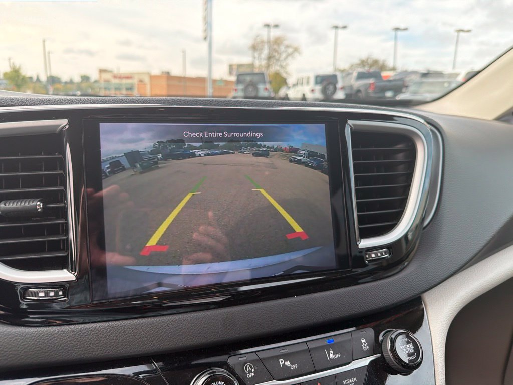 Used 2024 Chrysler Pacifica Touring-L FWD image 25