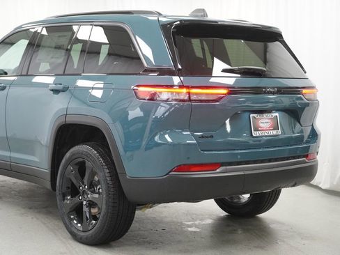 New 2026 Jeep Grand Cherokee Limited w/ Limited Altitude Package image 10