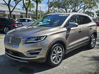 Used 2019 Lincoln MKC Select w/ Select Plus Package image 1