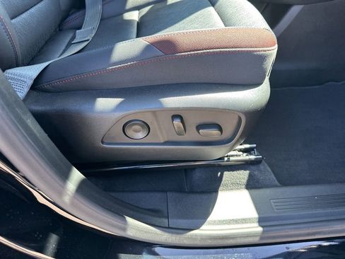 Used 2025 Chevrolet Equinox RS w/ Convenience Package III image 30