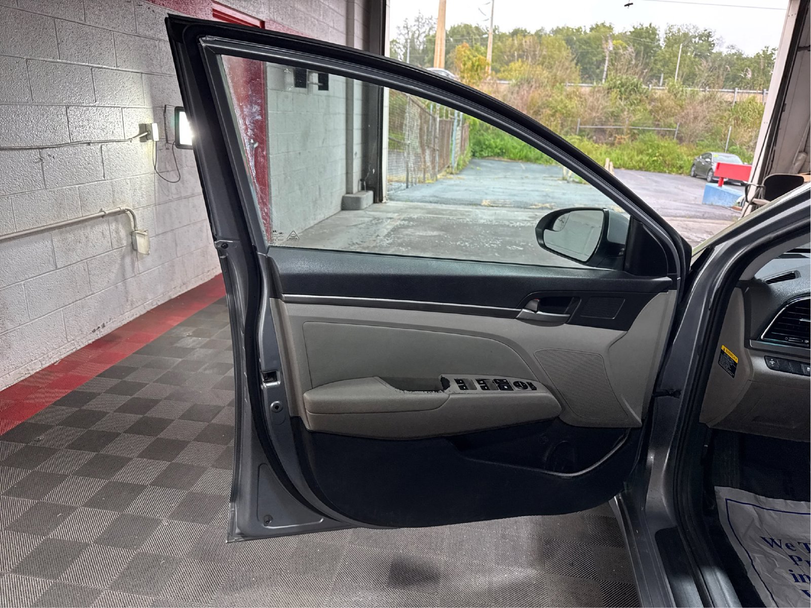 Used 2017 Hyundai Elantra SE FWD image 19