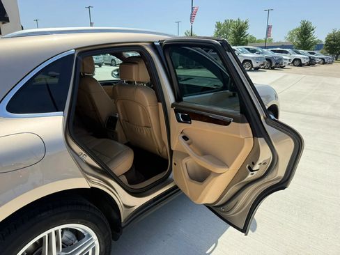 Used 2018 Porsche Macan S AWD/4WD image 23